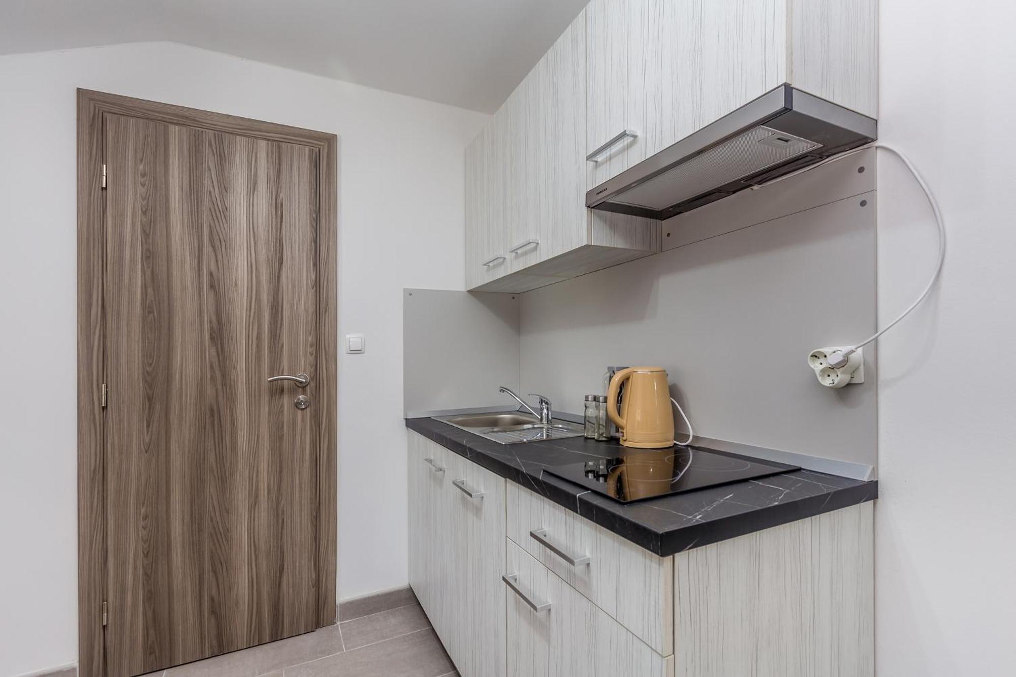 Apartmani Tena Njivice Bagian luar foto