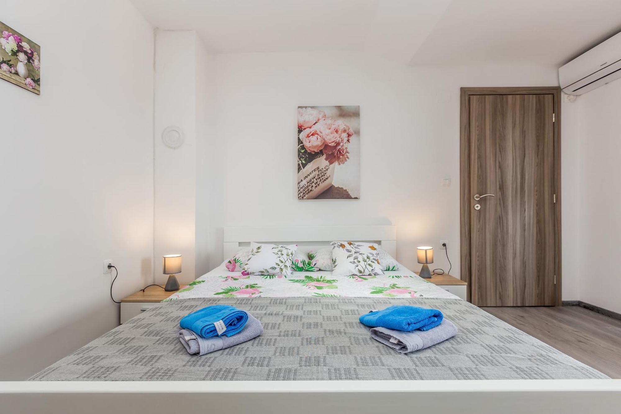 Apartmani Tena Njivice Bagian luar foto