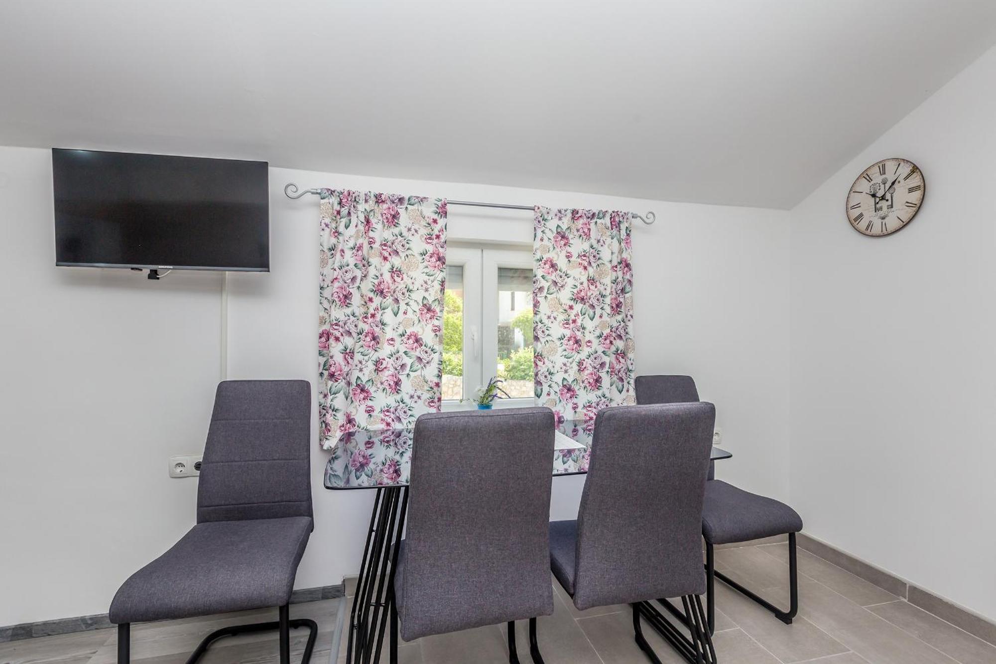 Apartmani Tena Njivice Bagian luar foto