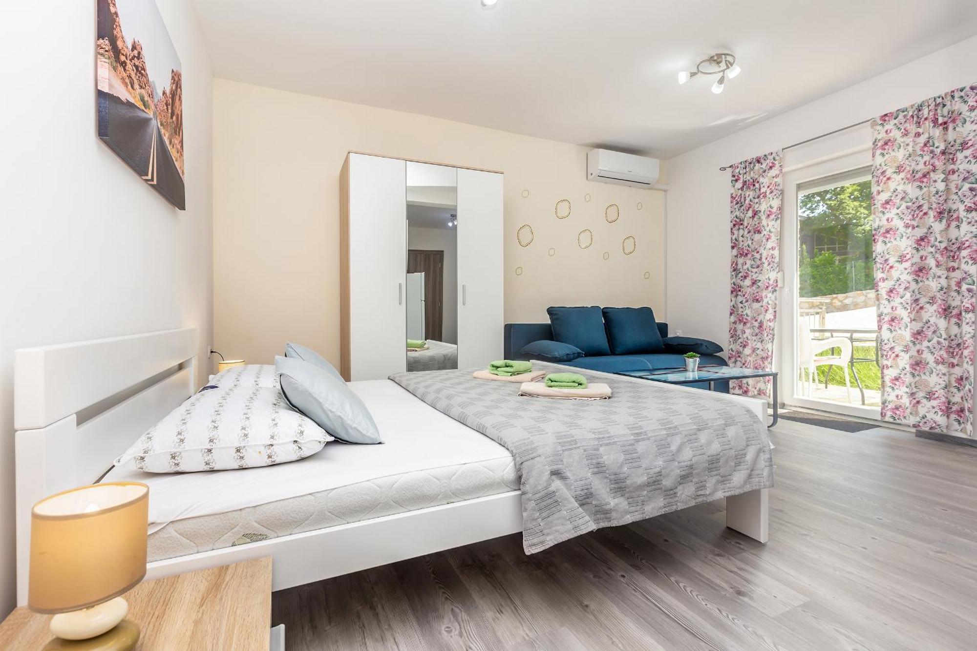 Apartmani Tena Njivice Bagian luar foto