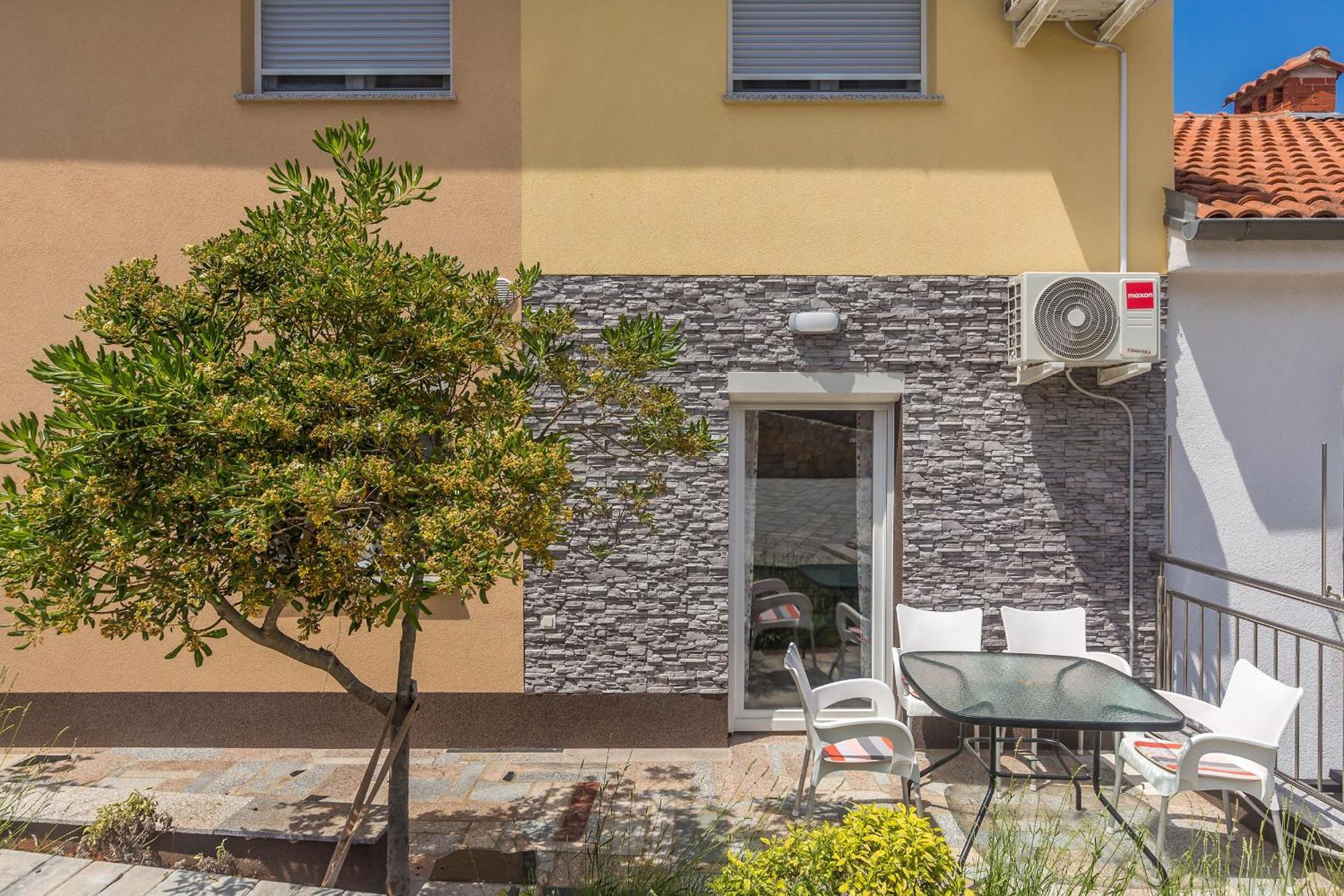 Apartmani Tena Njivice Bagian luar foto
