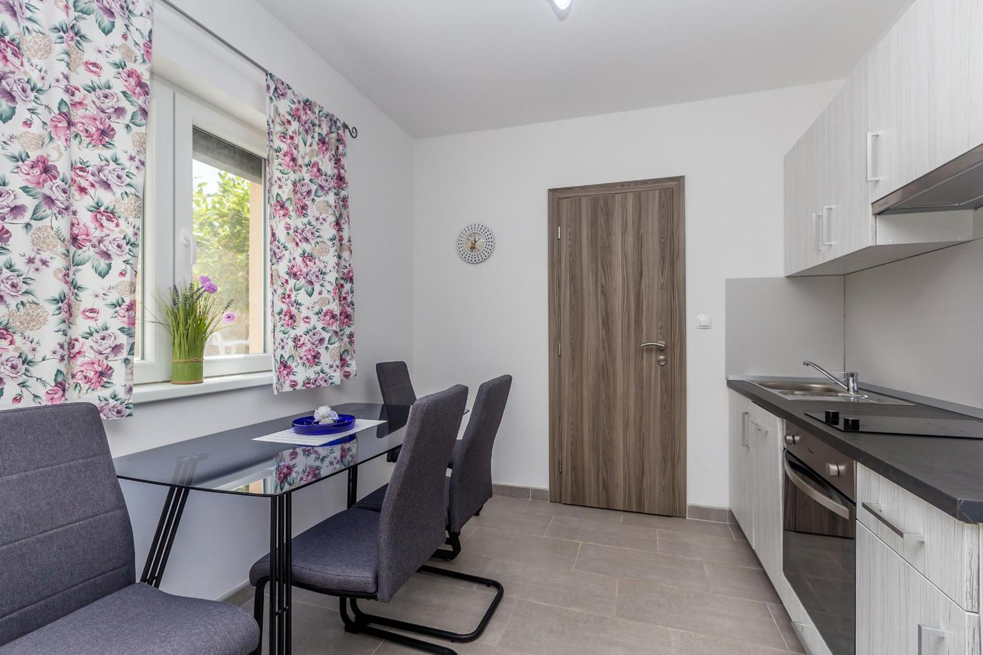 Apartmani Tena Njivice Bagian luar foto